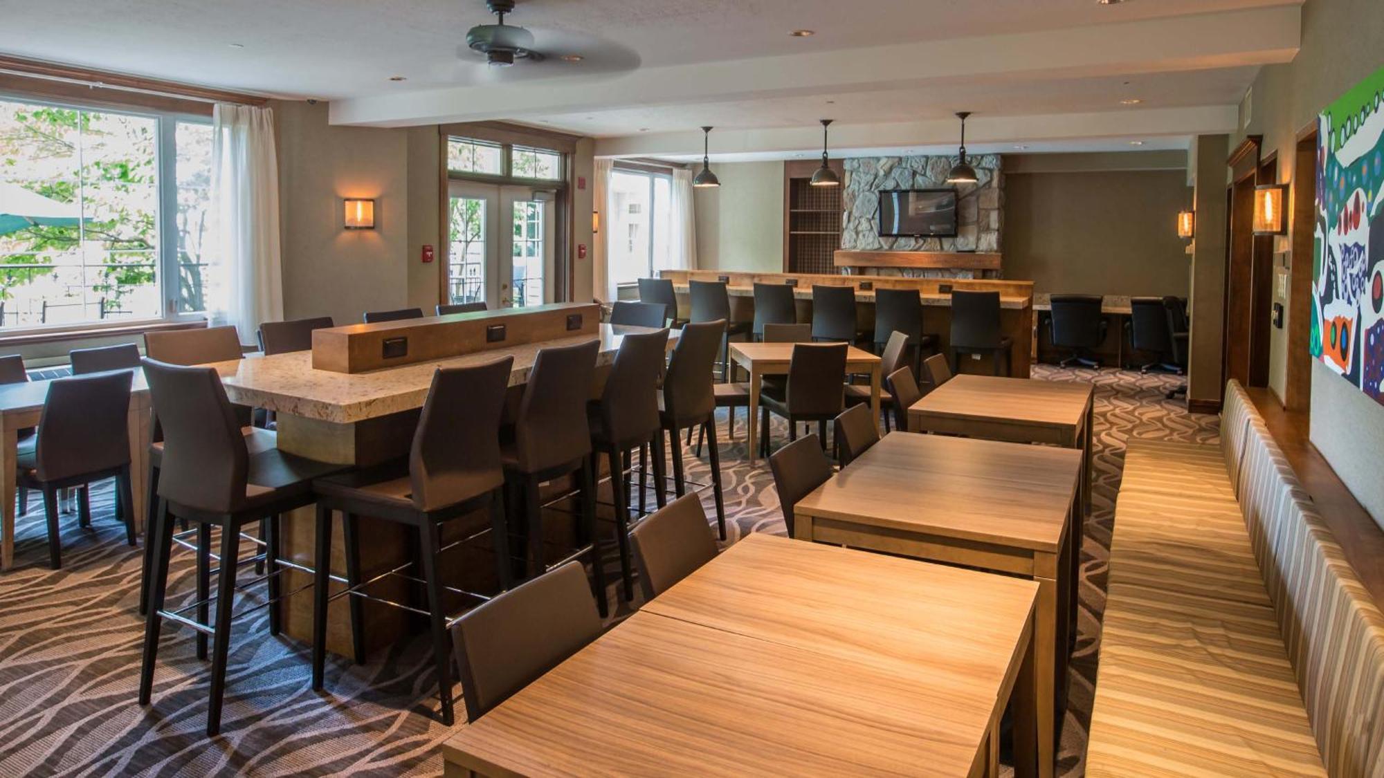 Holiday Inn Express&Suites Tremblant Mont-Tremblant Exterior foto