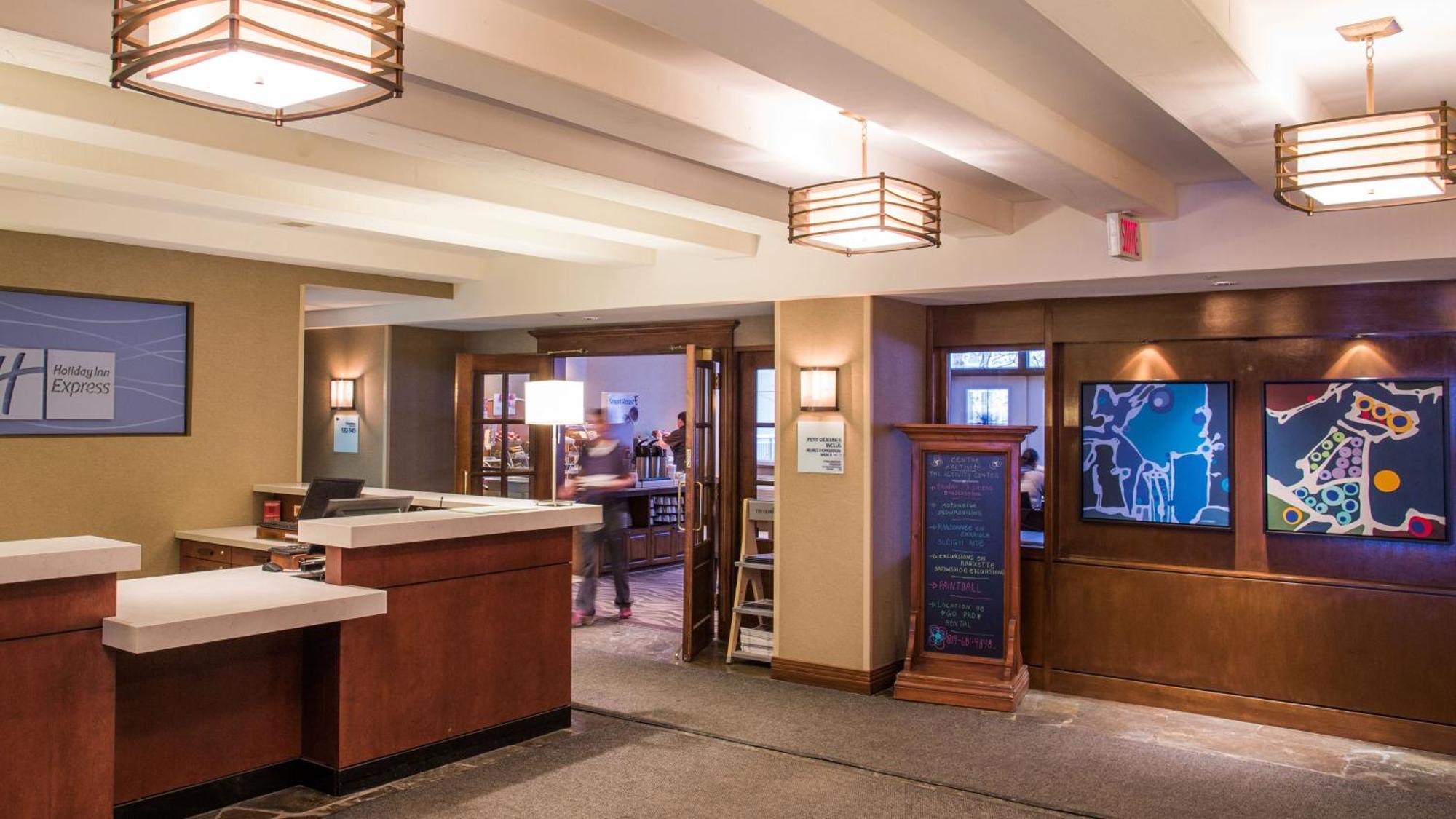 Holiday Inn Express&Suites Tremblant Mont-Tremblant Exterior foto