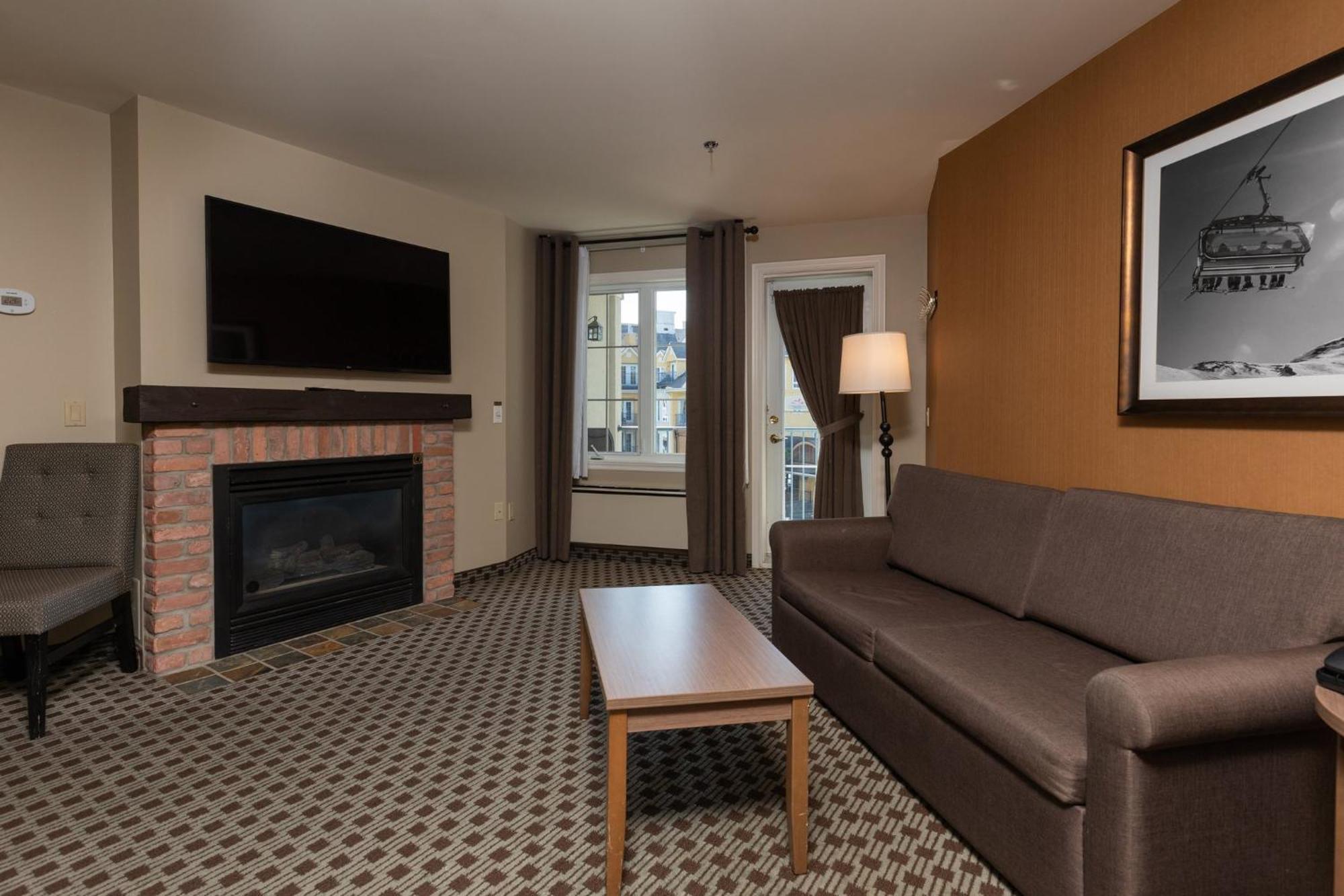Holiday Inn Express&Suites Tremblant Mont-Tremblant Exterior foto