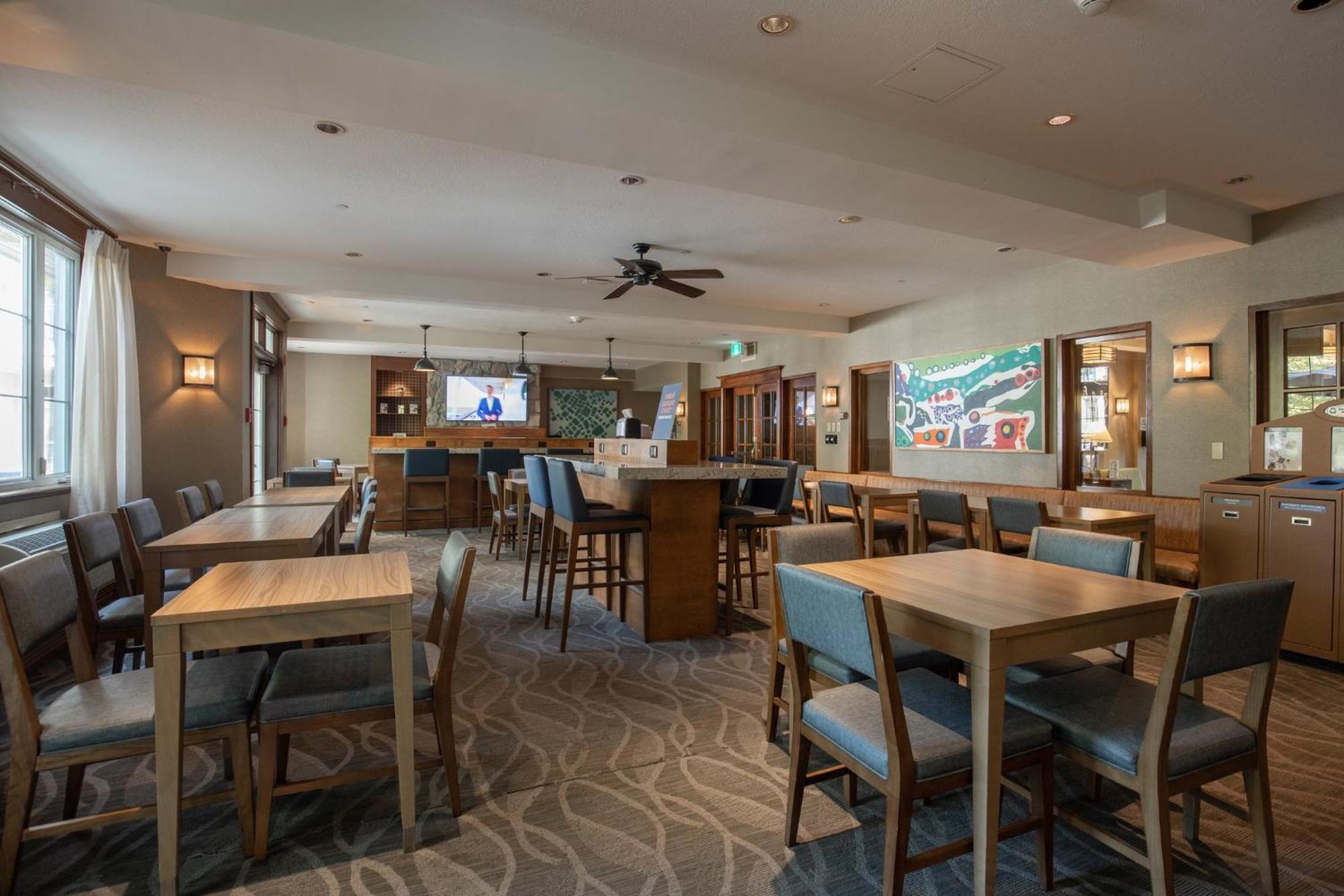 Holiday Inn Express&Suites Tremblant Mont-Tremblant Exterior foto